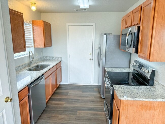 Building Photo - Available NOW This charming 1 story, 3 bedroom, 2 bath house could be your next home! Beautiful w...