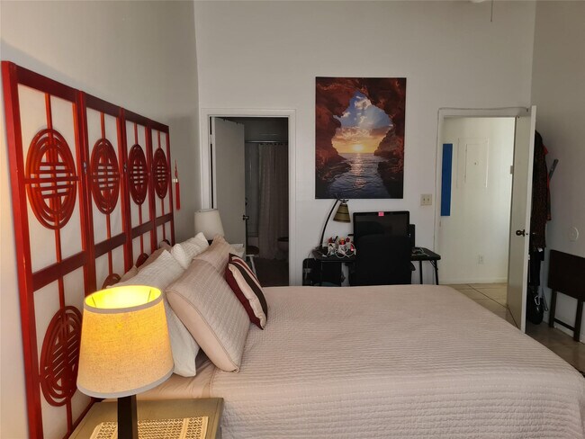 Building Photo - 3421 NW 44th St