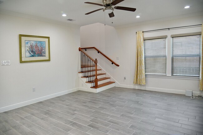 Building Photo - 5046 Van Fleet St