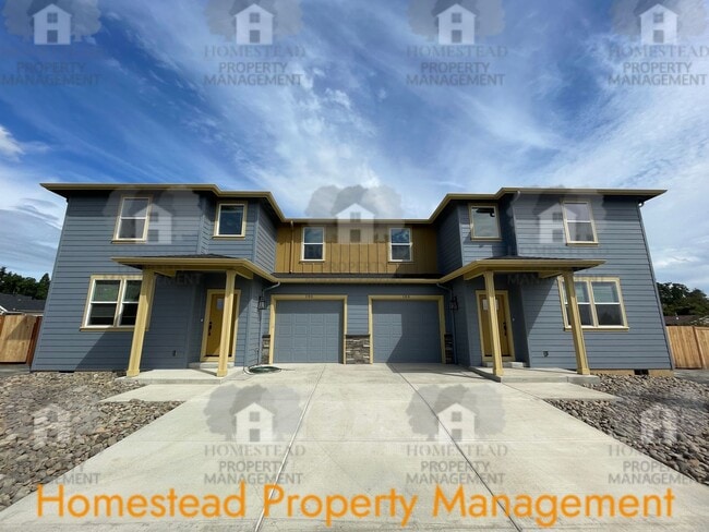 Building Photo - 186-188 SE Lacreole Dr