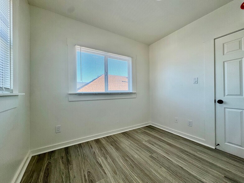 Building Photo - 695 30th St