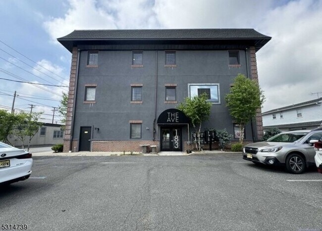 Building Photo - 183 Garibaldi Ave