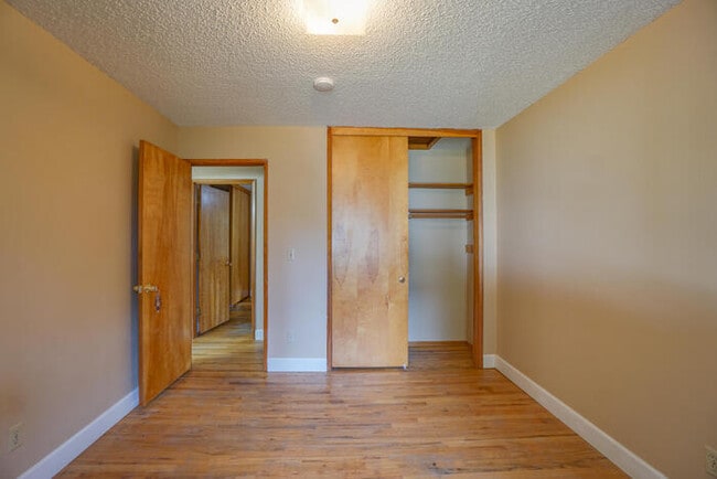 Building Photo - FOUR BEDROOM SPLIT LEVEL IN SALMON CREEK