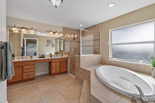 Building Photo - 3221 SE Quay St