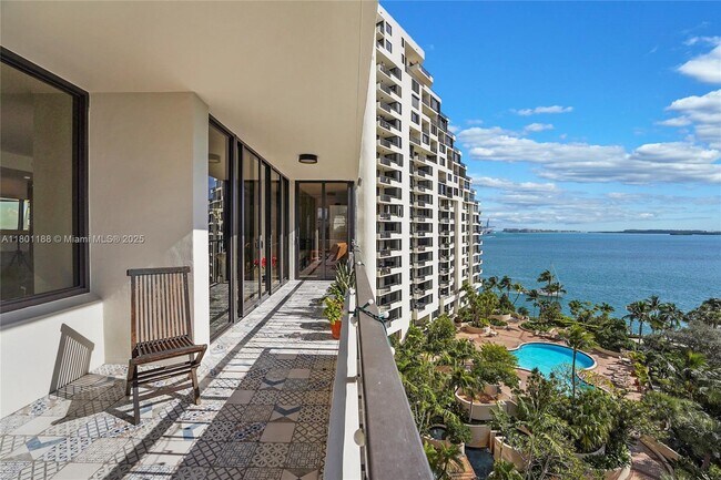 Building Photo - 520 Brickell Key Dr