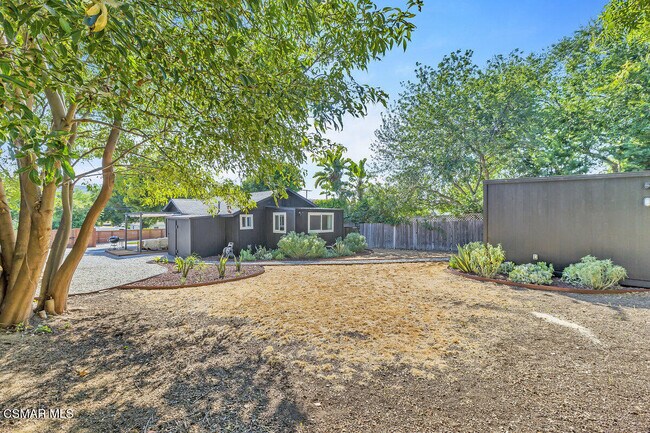 Building Photo - 2855 Los Feliz Dr