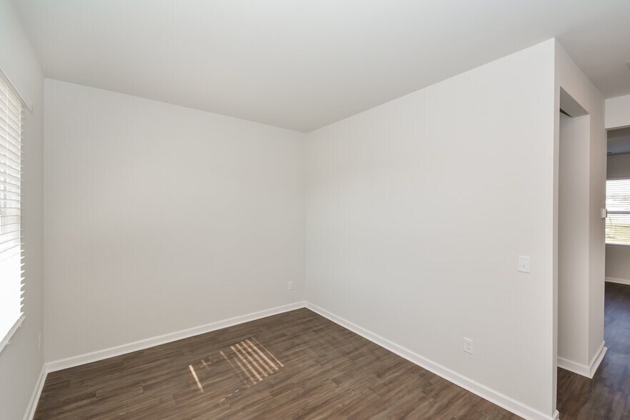 Building Photo - 545 Samuel Lee Ln