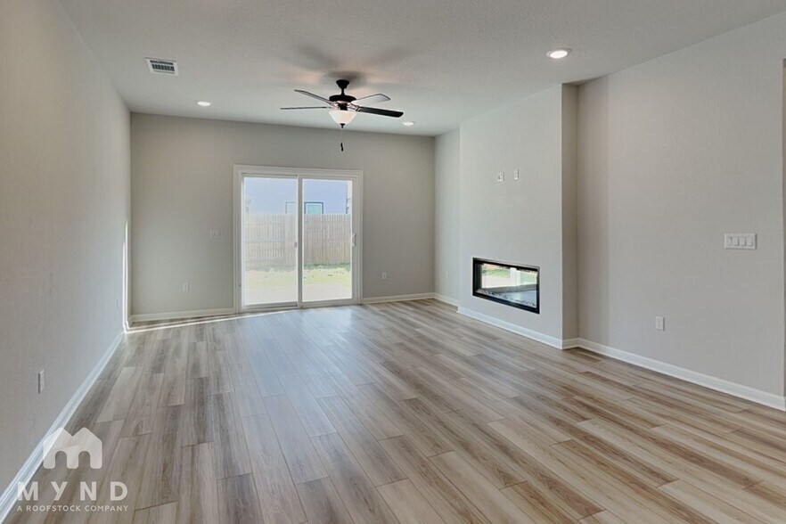 Building Photo - 8003 Andravida Dr