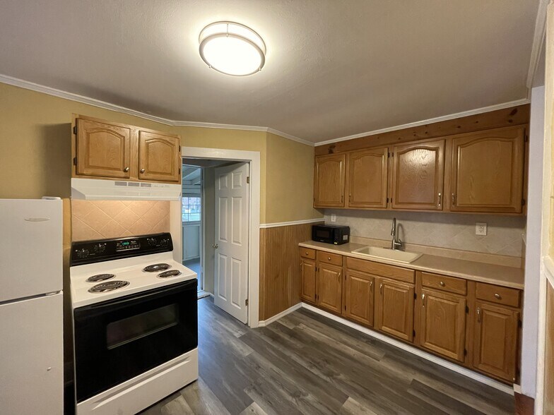 Kitchen - 636 W Gray St