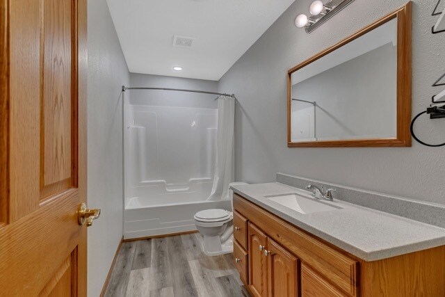 Building Photo - 9641 Meadow Ln