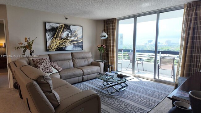 Building Photo - 3600 Mystic Pointe Dr