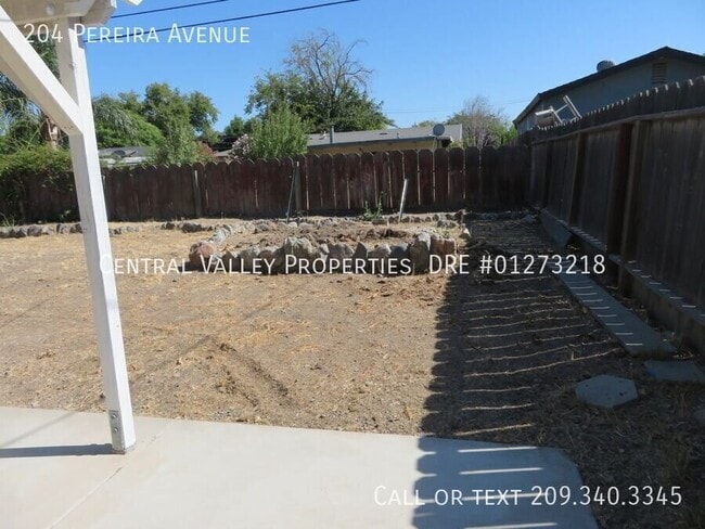 Building Photo - 204 Pereira Ave
