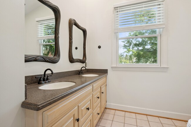 Building Photo - 317 W College Ter