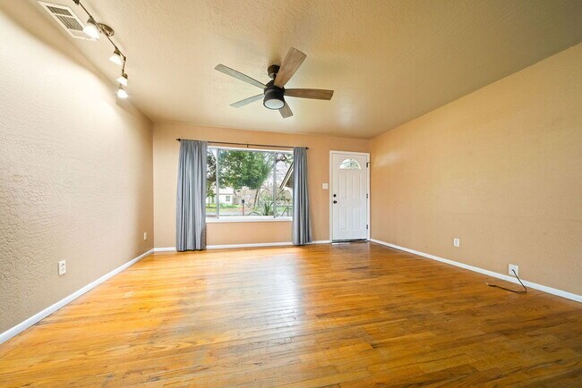 Building Photo - Spacious 3-Bedroom Home with Bonus Room, P...