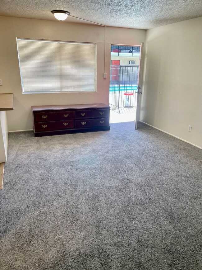 Building Photo - Studio Apartment on Las Vegas Strip - Clos...