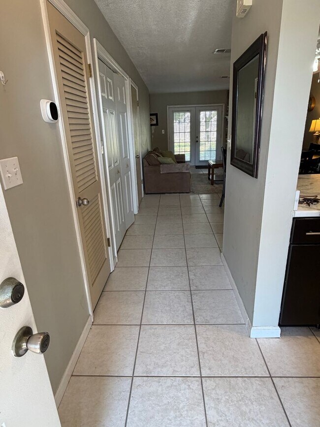 Building Photo - Coastal Living in the Heart of Destin