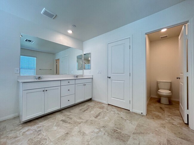 Building Photo - Inspirada Two-story 5-bedroom 4.5-bathroom Home!