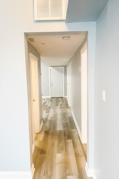 Building Photo - 5412 S Damen Ave