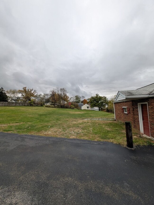 Building Photo - 3 Bd/1 Bath Home for Rent -- Available NOW!