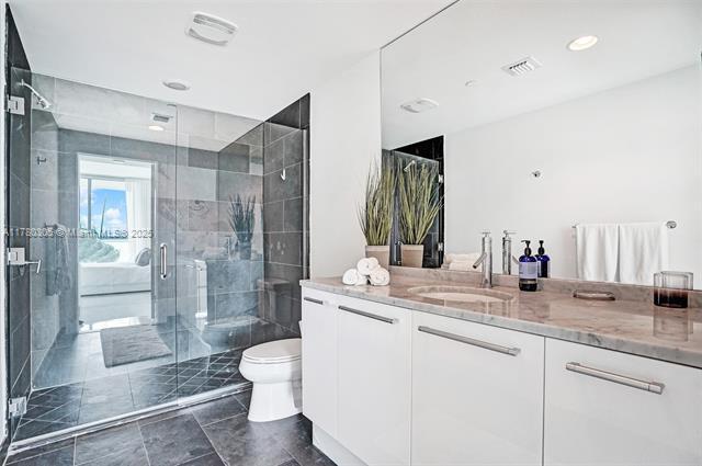Building Photo - 900 Biscayne