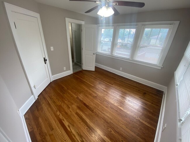 Building Photo - 4 Bedroom- Grandview