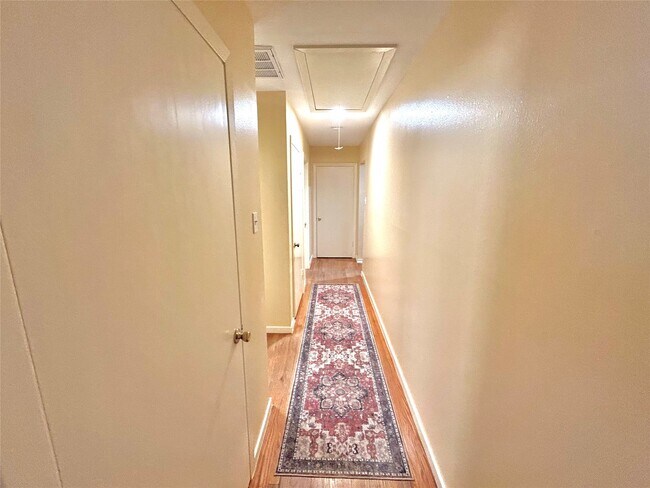 Building Photo - 4046 Woodfin St