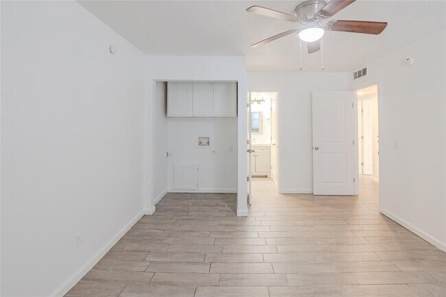 Building Photo - 6038 Northwest Expy