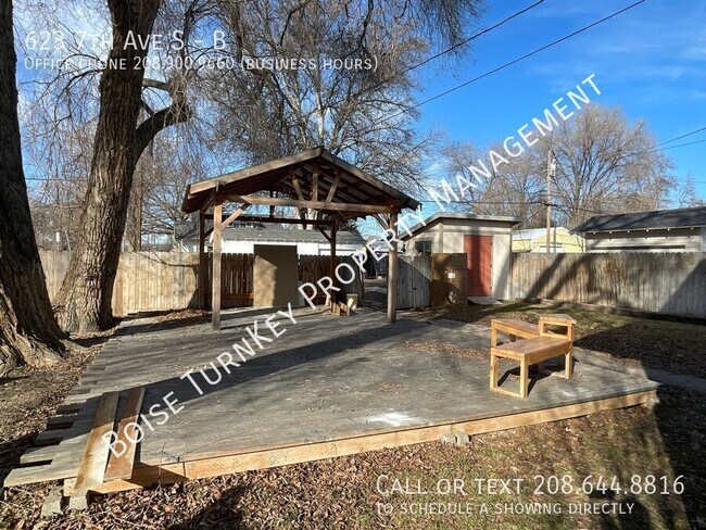 Building Photo - 623 7th Ave S