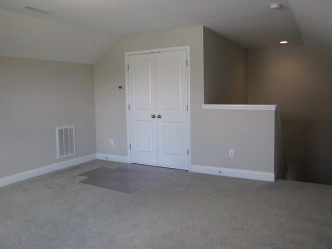 Building Photo - 349 Papyrus Pl