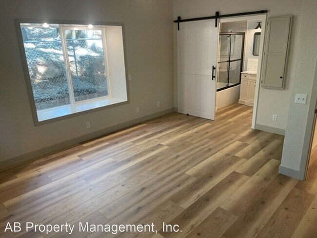 Building Photo - 5 br, 4 bath House - 5650 Hollyberry Lane