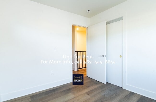Building Photo - Townhome - 3 Bedrooms / 2 Baths - Cudahy