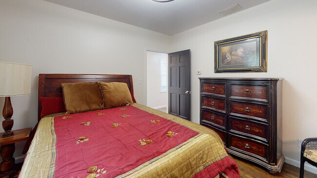 Building Photo - Family Friendly : 6BR Near Beaumont & Ascension St. John