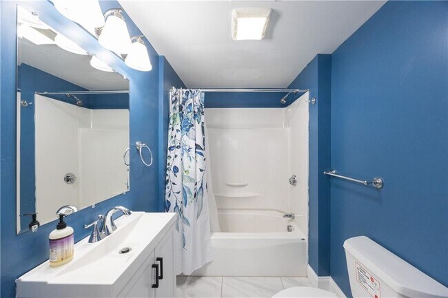 Building Photo - 214 Silver Spring St