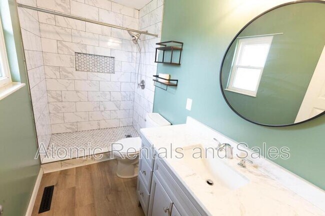 Building Photo - 716 N Whispering Oak Cir