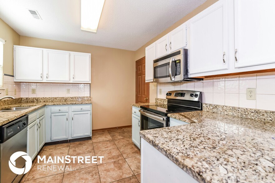 Building Photo - 7485 Grandview Dr