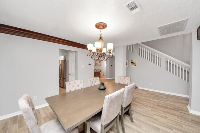 Building Photo - 12711 Laurel Bank Way