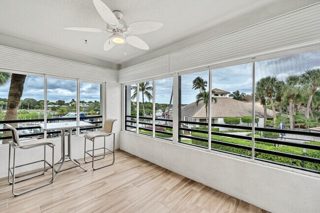 Building Photo - 827 Oak Harbour Dr