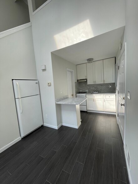 Building Photo - 55 Cebra Ave