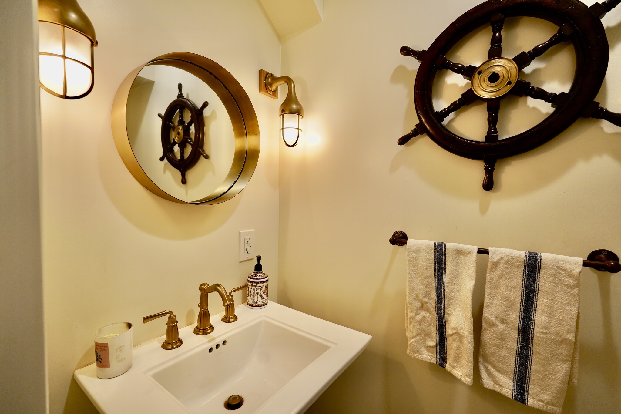 1/2 Bath - 89 Rivo Alto Canal