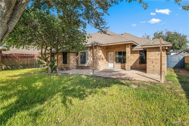 Building Photo - 24 Date Palm St