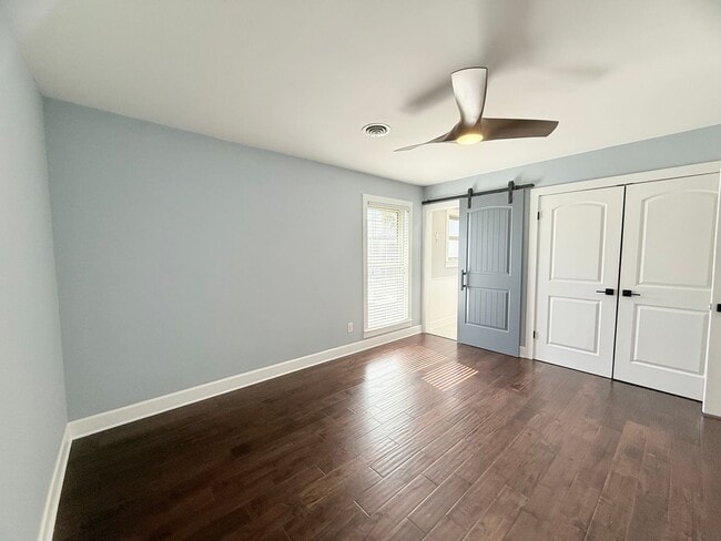 Building Photo - Beautiful 4 Bedroom Pool Home - Scenic Hei...