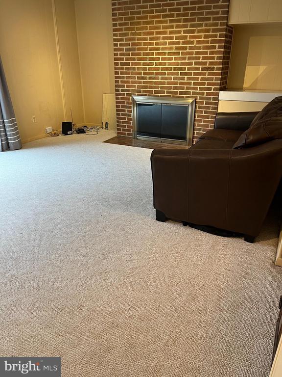 Building Photo - 147 E St NE