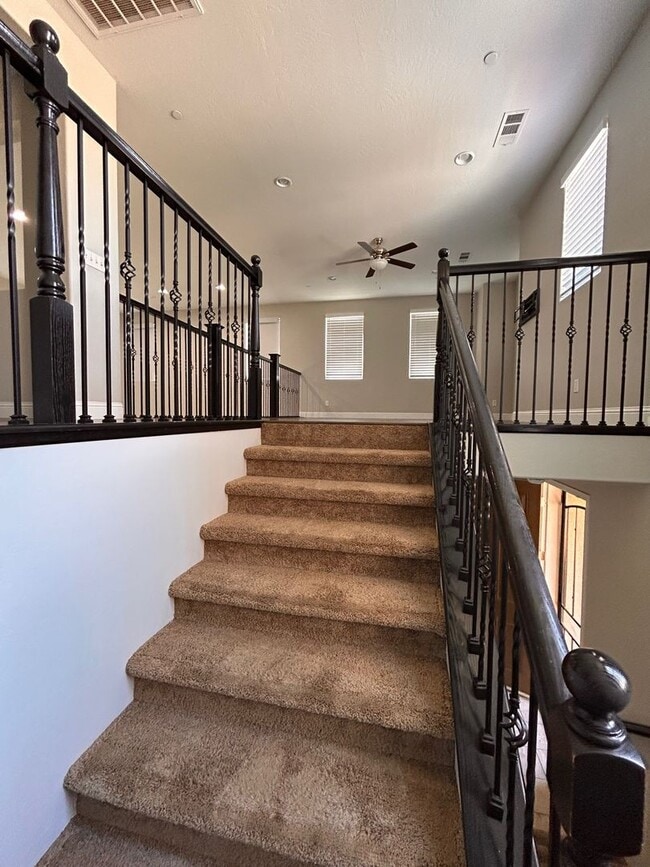 Building Photo - Gorgeous home for rent in Visalia