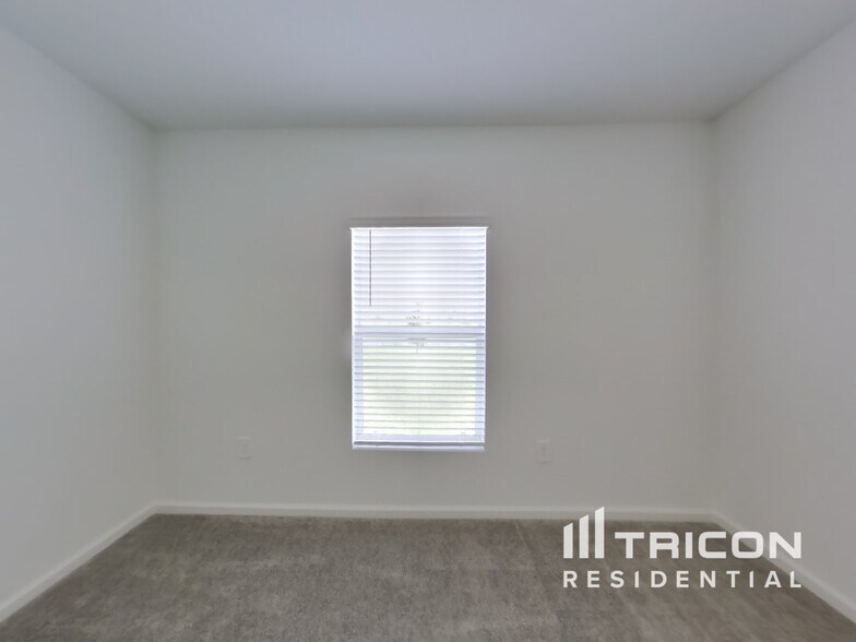 Building Photo - 5660 Gingham Dr