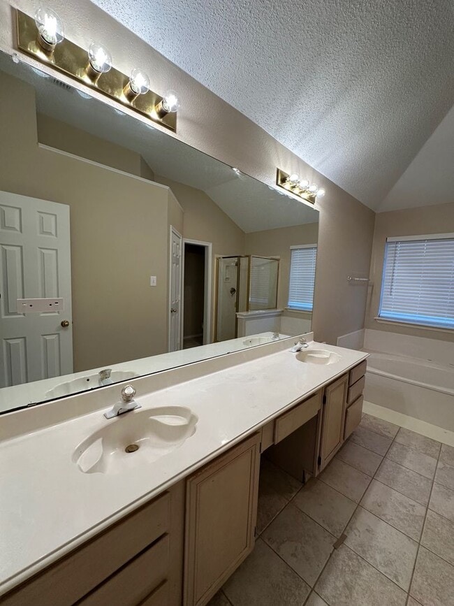 Building Photo - Coming Soon- Move in available 4/10/26