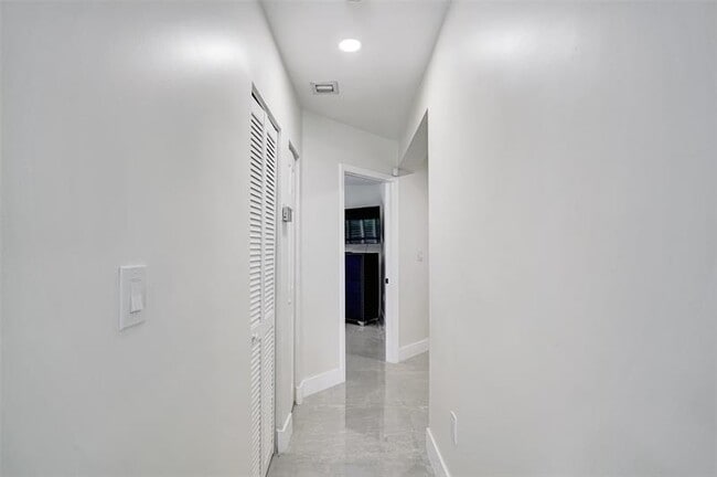 Building Photo - 1129 NE 2nd Ave