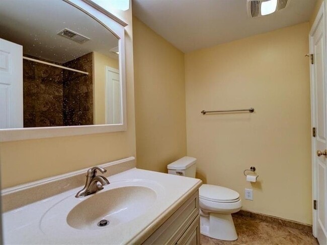 Building Photo - 515 Mellbrook Ln