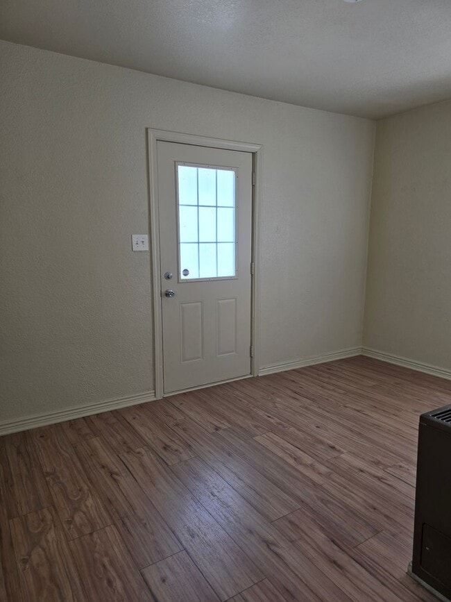 Building Photo - Cozy 2 Bedroom Cottage