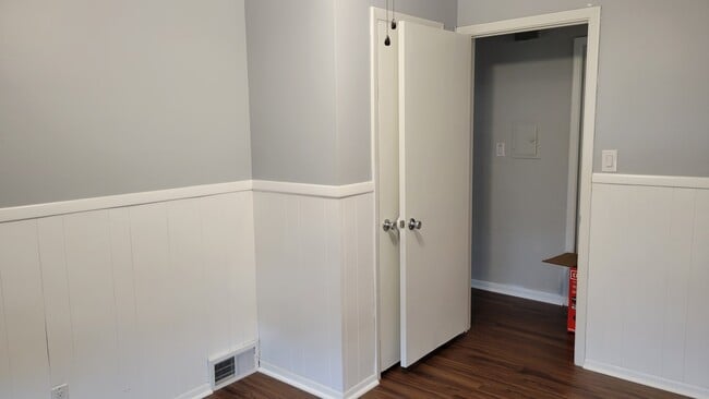 Building Photo - 1830 Harding Dr