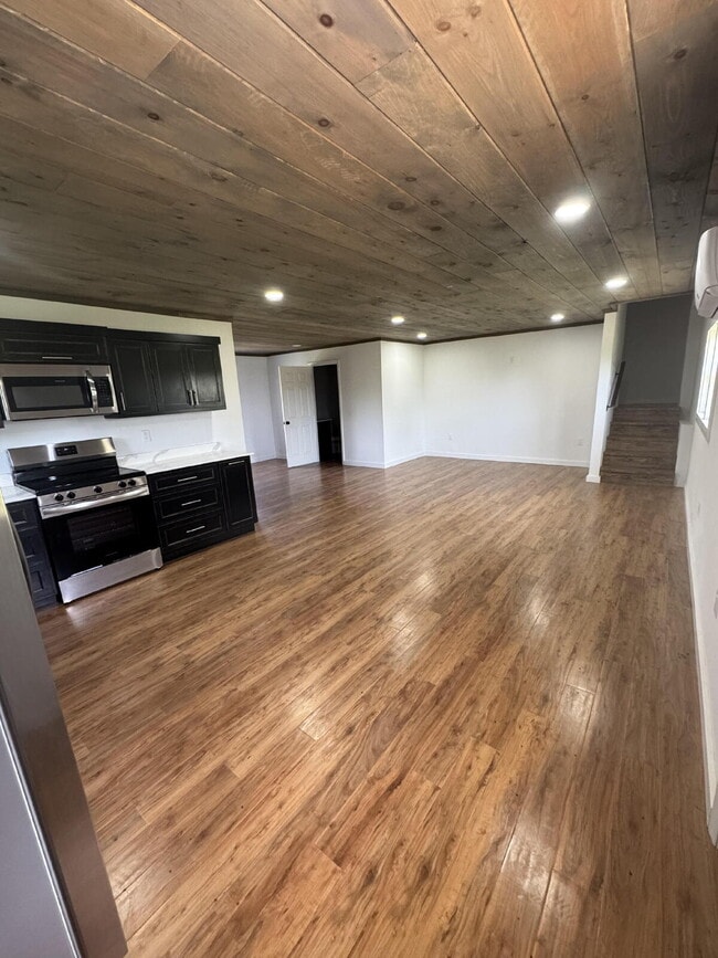 Building Photo - 1885 Everett Rd